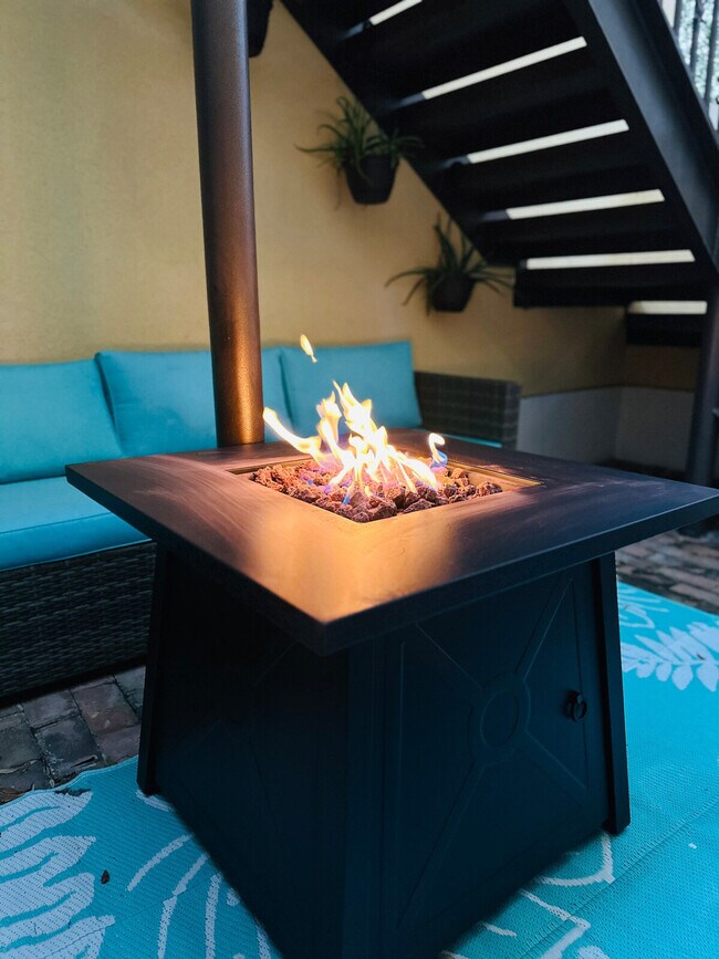 Building Photo - 509 S Willow Ave