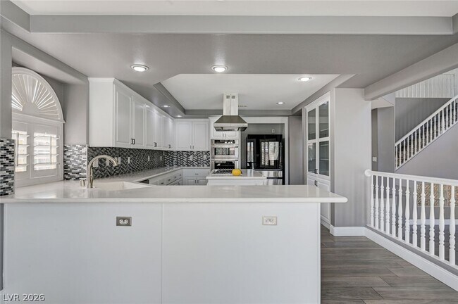 Building Photo - 3800 Beacon Point St