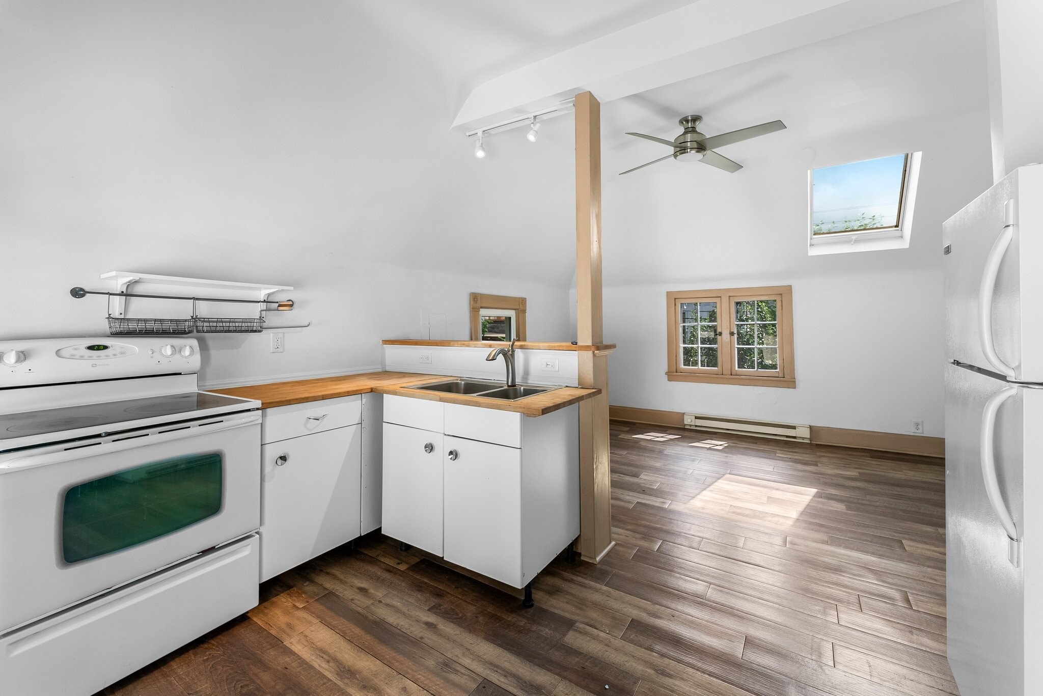 Kitchen - 2559 Aldrich Ave S