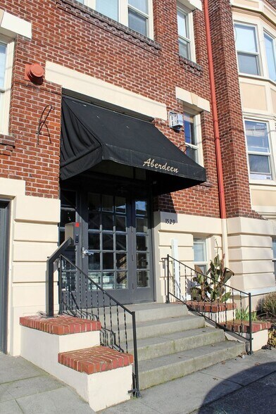 Building Photo - 1529 SE Hawthorne Blvd