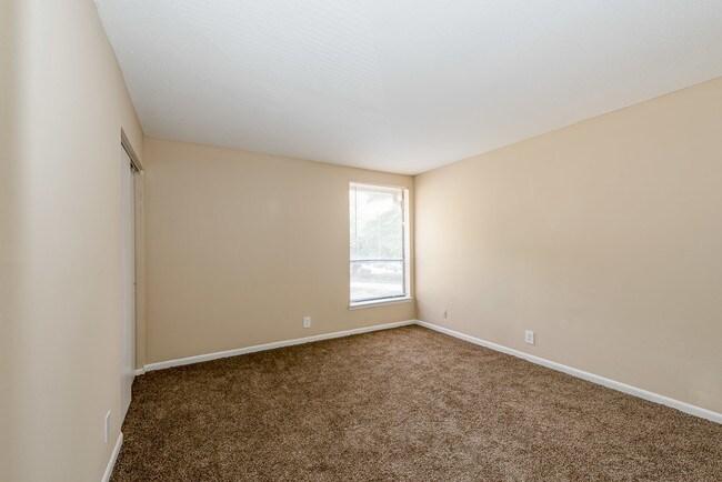 Building Photo - 3270 Kenelworth Dr