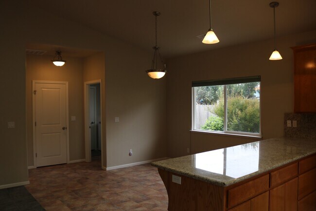 Building Photo - Gorgeous, spacious 3/2.5 with garage and office