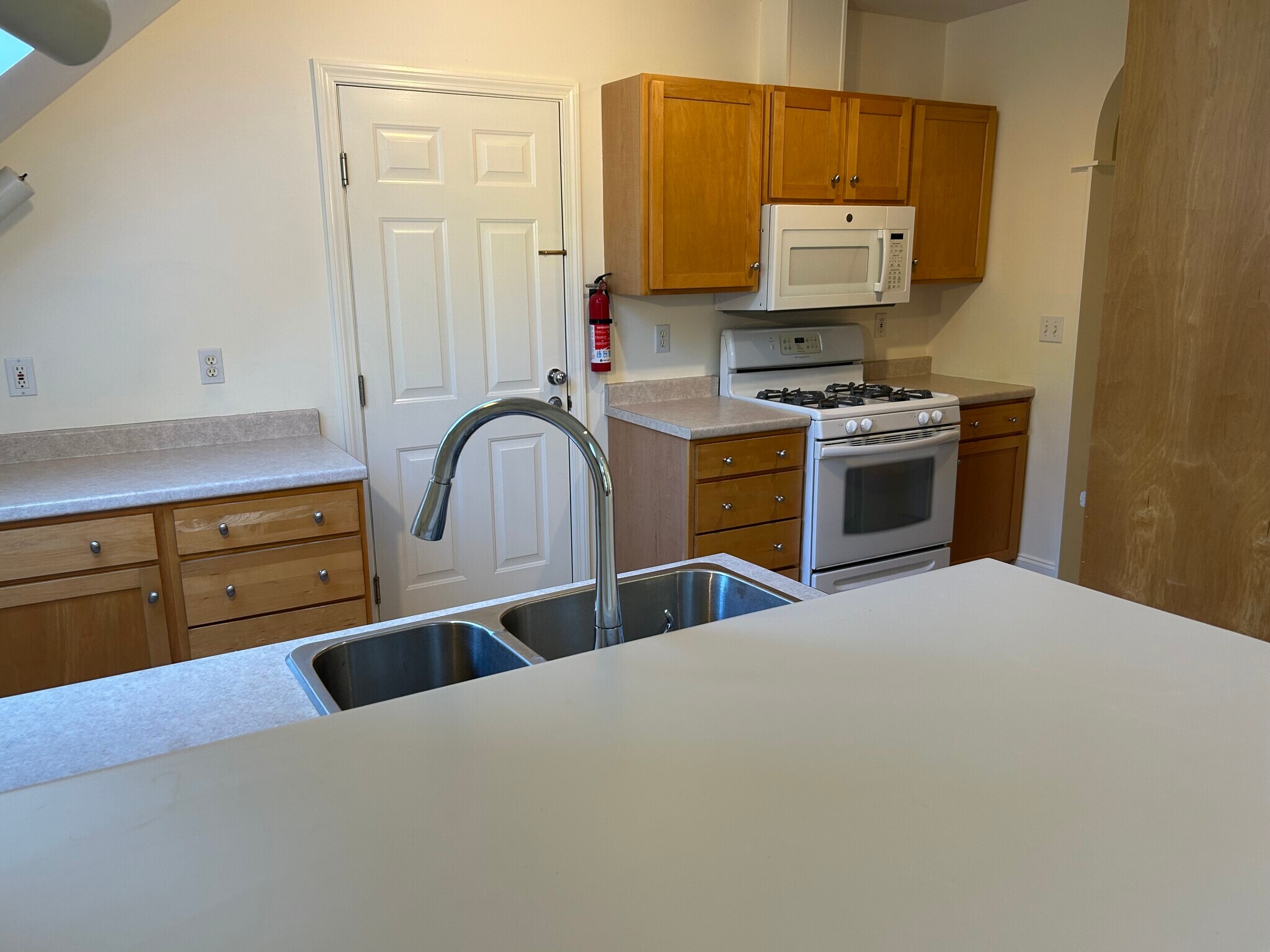 Kitchen - 50 Pine St