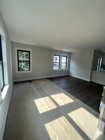 Building Photo - 25 Atkins St