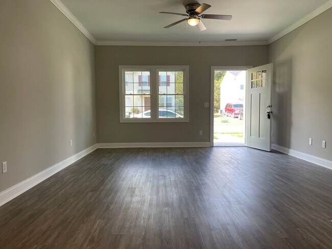 Building Photo - 3927 Newhall Dr NW