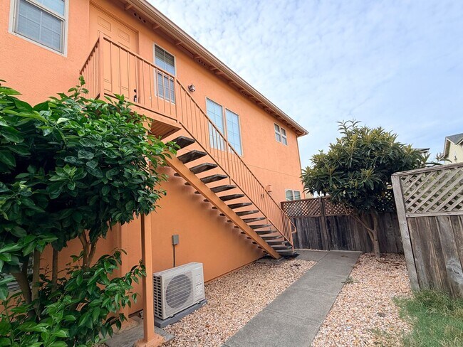 Building Photo - 1463 Trombetta St