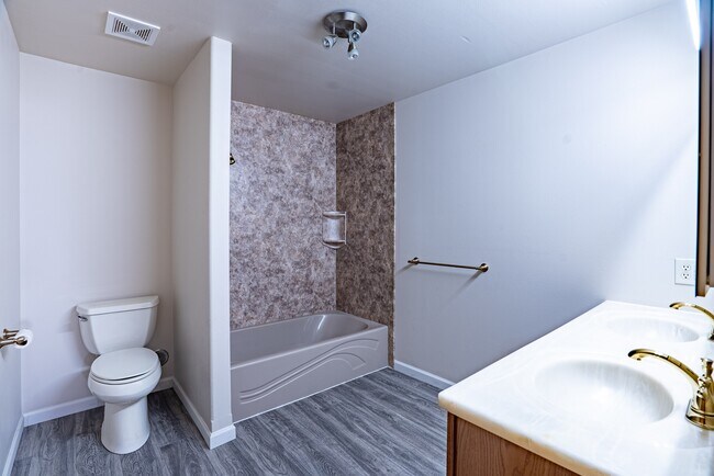 Building Photo - 10809 N McLaughlin Rd