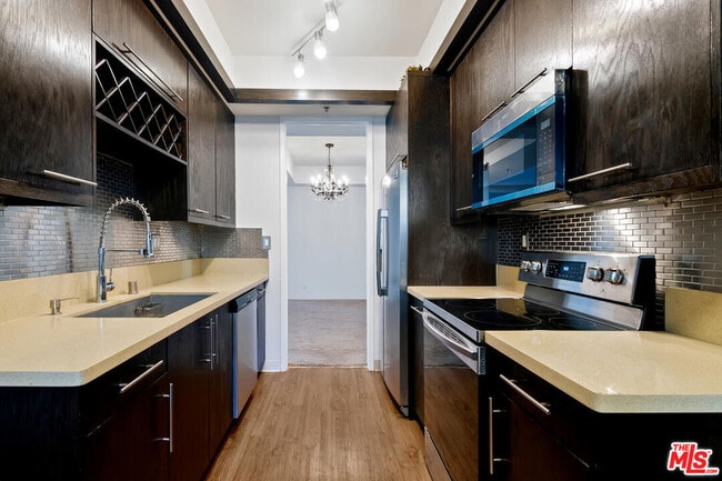 Building Photo - 2102 Century Park Ln