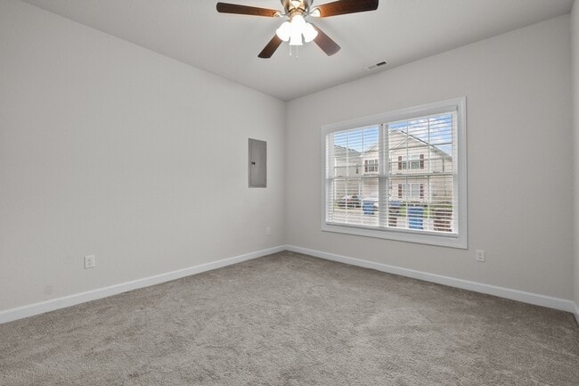 Building Photo - 824 Somb Moore Ways