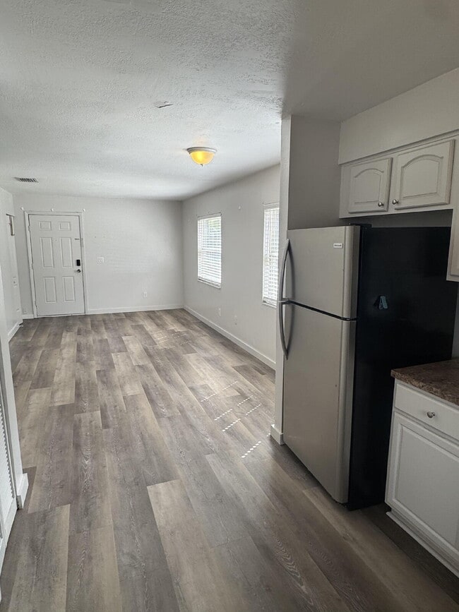 Building Photo - 1711 W Carmen St