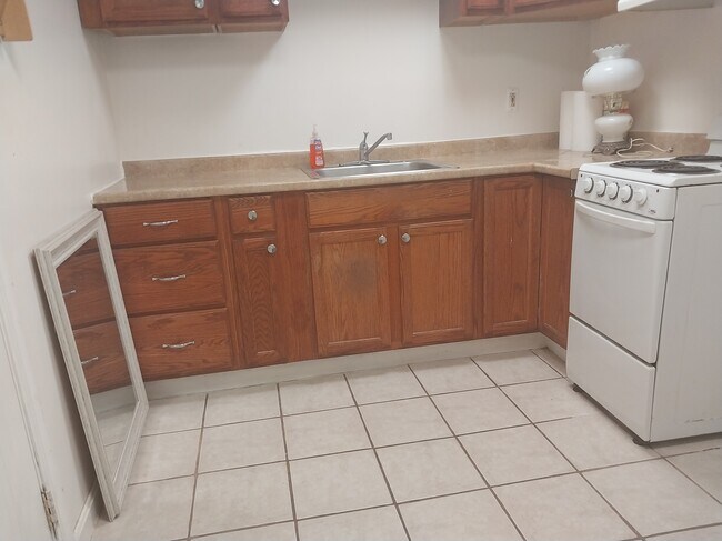 Building Photo - 12 Carter Ln