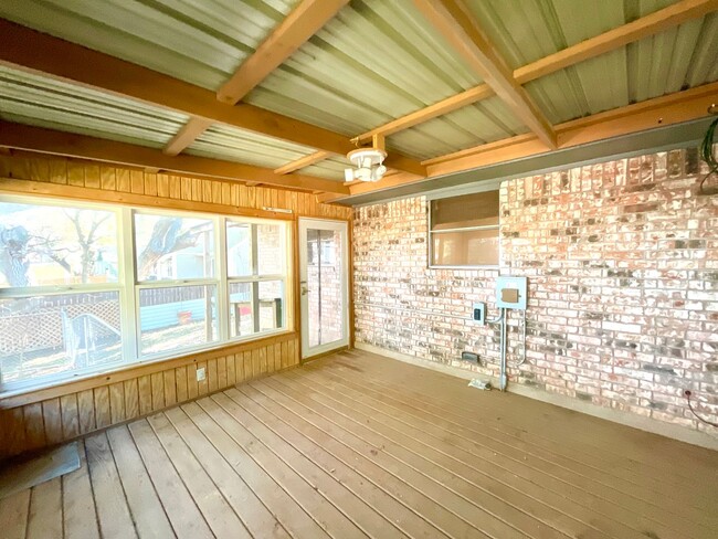 Building Photo - 5303 Shady Oak Cir