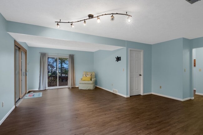 Building Photo - Charming Home at the Base of Old Mission Peninsula