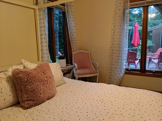 Building Photo - 140 Paquette Cir