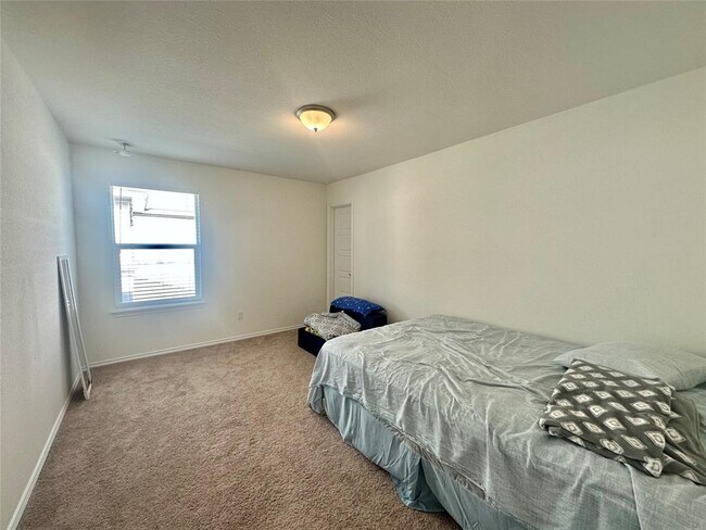 Building Photo - 123 Adeline Dr