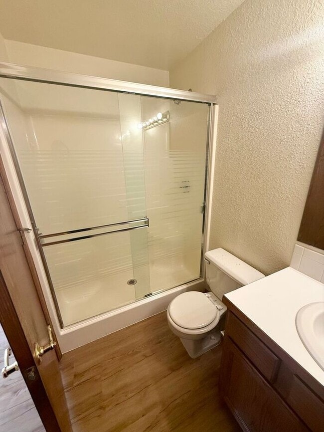 Building Photo - Beautifully Maintained 2 Bed, 2 Bath Ranch Style Townhome with 2 Car Garage in East Loveland