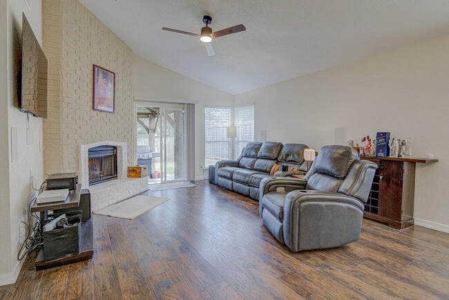 Building Photo - 2801 Norfolk Dr