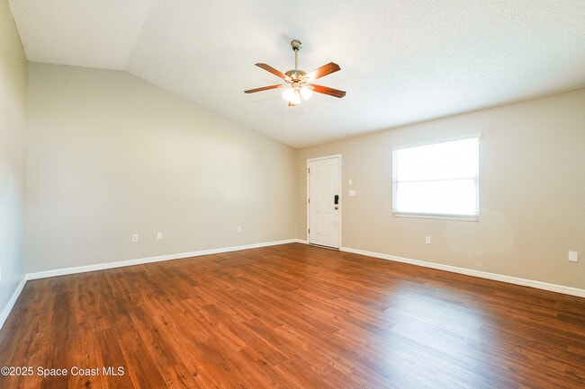 Building Photo - 6730 Bermuda Ave