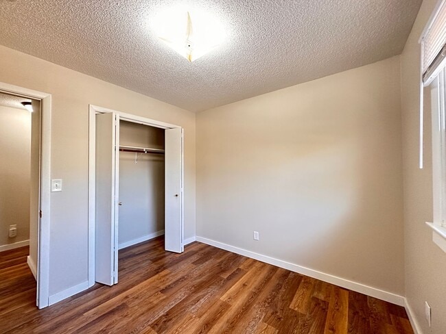 Building Photo - 9133 Oakwood Rd