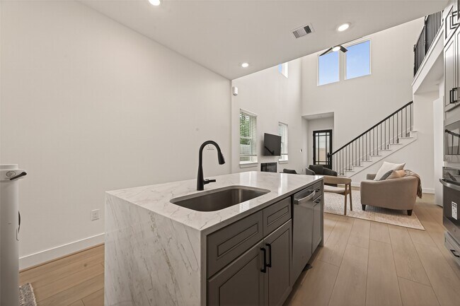 Building Photo - 4328 Avron Dr