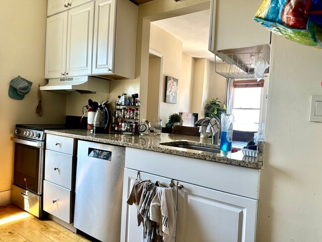 Building Photo - 108 Myrtle St