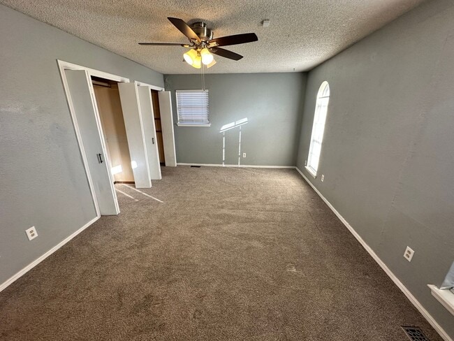 Building Photo - 4bed/3bath Home Available for Rent in Central Norman!!