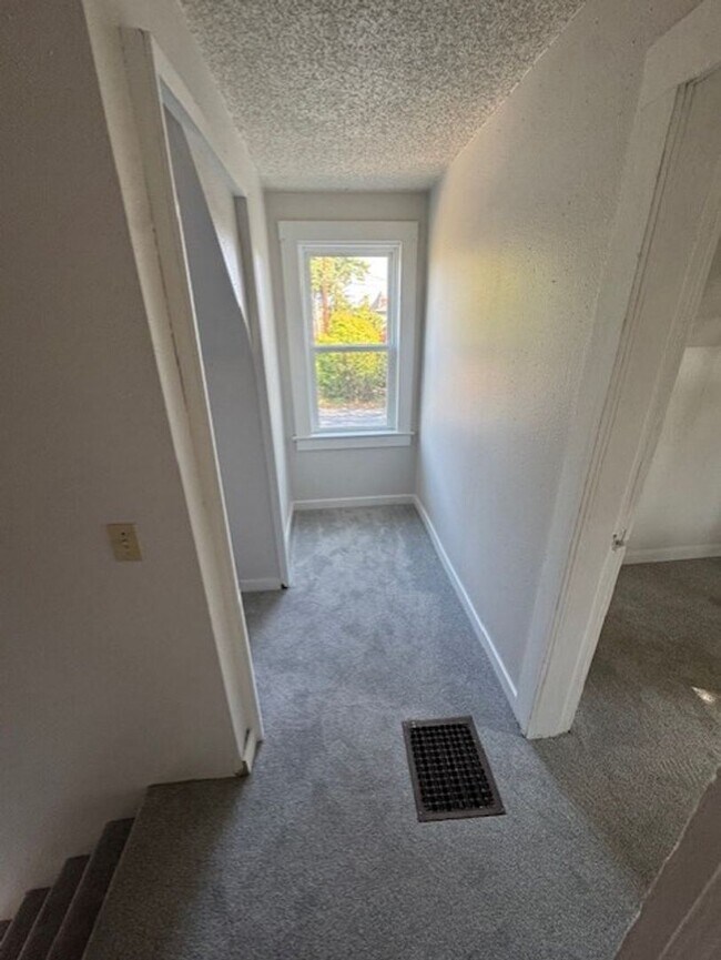 Building Photo - 3-Bedroom Home in the Sunnyland neighborho...