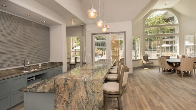 Building Photo - 10422 Huebner Rd