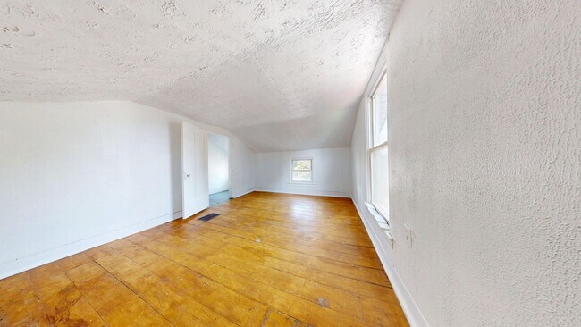Building Photo - Haysville, walking distance to town, 3 bed...