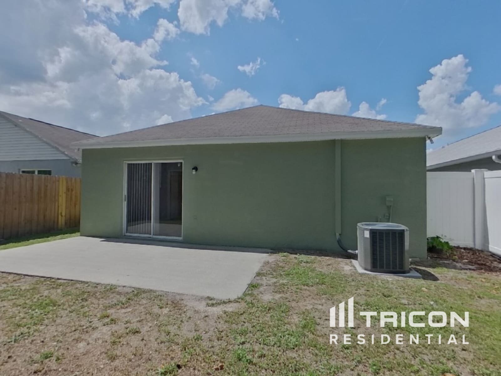 Building Photo - 5852 Lake Front Dr