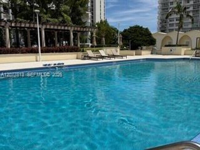 Building Photo - 5600 Collins Ave