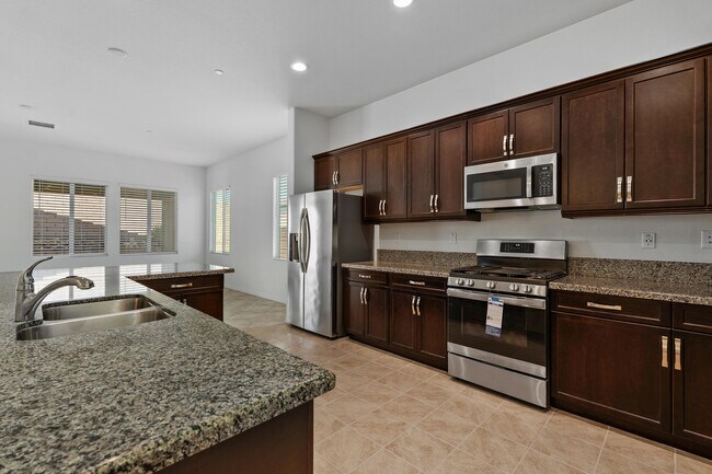 Building Photo - 43720 Vacanza Ct