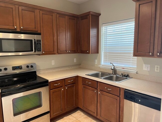 Building Photo - 8 Myrtle Oak Way