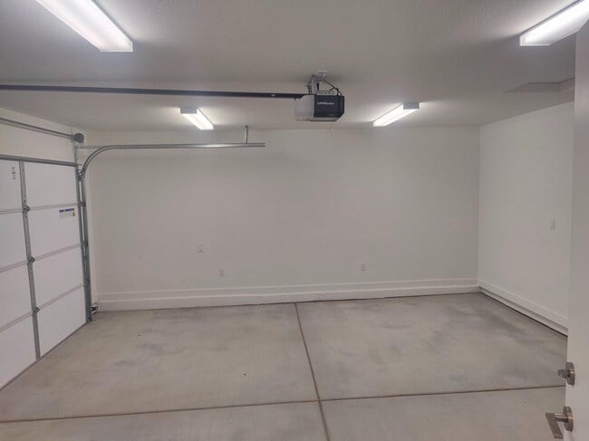 Building Photo - 9543 W Troy Dr