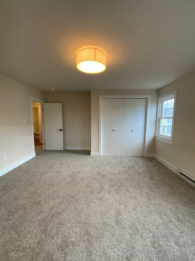 Building Photo - 146 N Cedar St