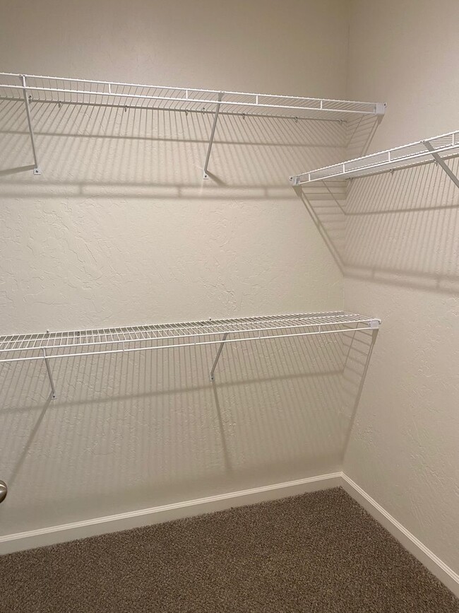 Building Photo - $2,450 Locan & Ashlan 3 Bedroom - Ashlan a...