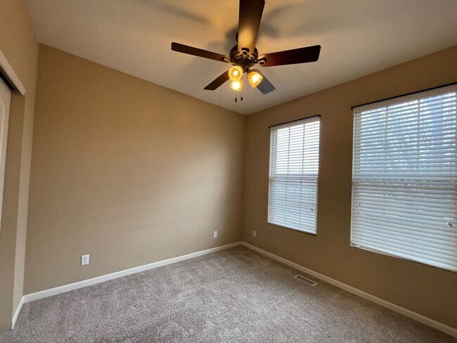 Building Photo - Ranch for rent in Omaha!