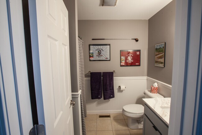 Building Photo - 9 Falkland Pl