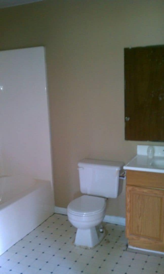 Building Photo - Picturesque cottage in vacation like setting! Stunning views of Tipsoco lake