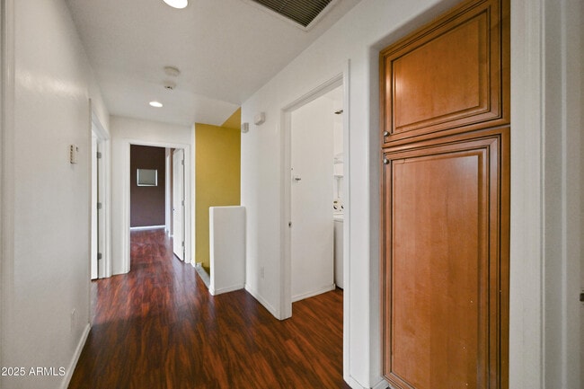 Building Photo - 3963 E Pollack St