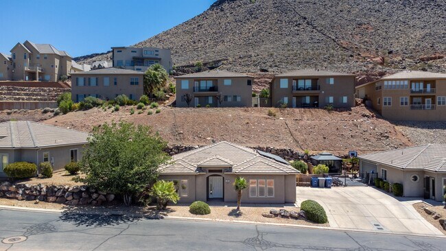 Building Photo - 1210 W Indian Hills Dr
