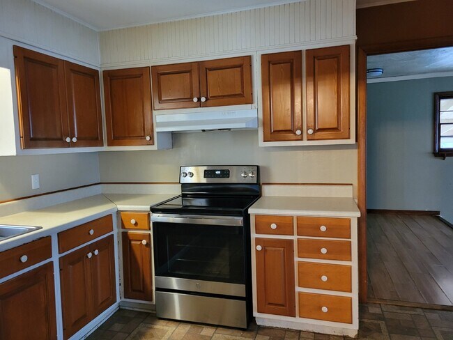 Building Photo - "Spacious 3-Bed Haven with Hardwood Floors in Huntsville – 2115 Sq Ft of Comfort!"