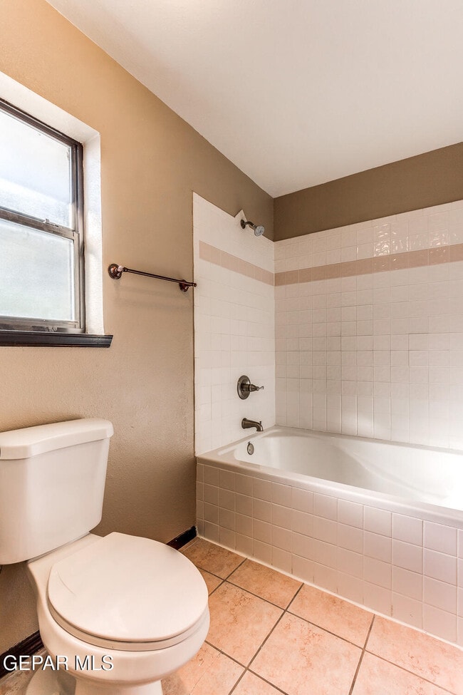 Building Photo - 4352 Loma De Brisas Dr