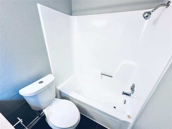 Building Photo - 805 S Center St