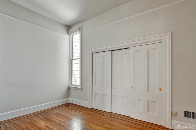 Building Photo - 656 Hayes St