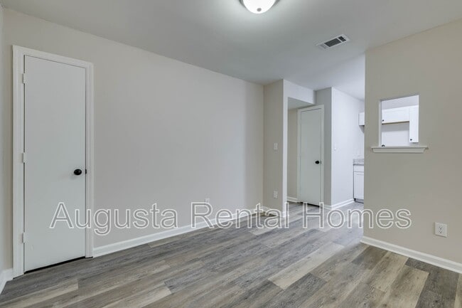Building Photo - 37 Conifer Ct