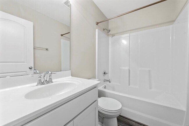 Building Photo - 4602 Siesta Dr