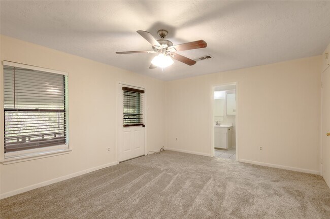 Building Photo - 138 Summer Pl