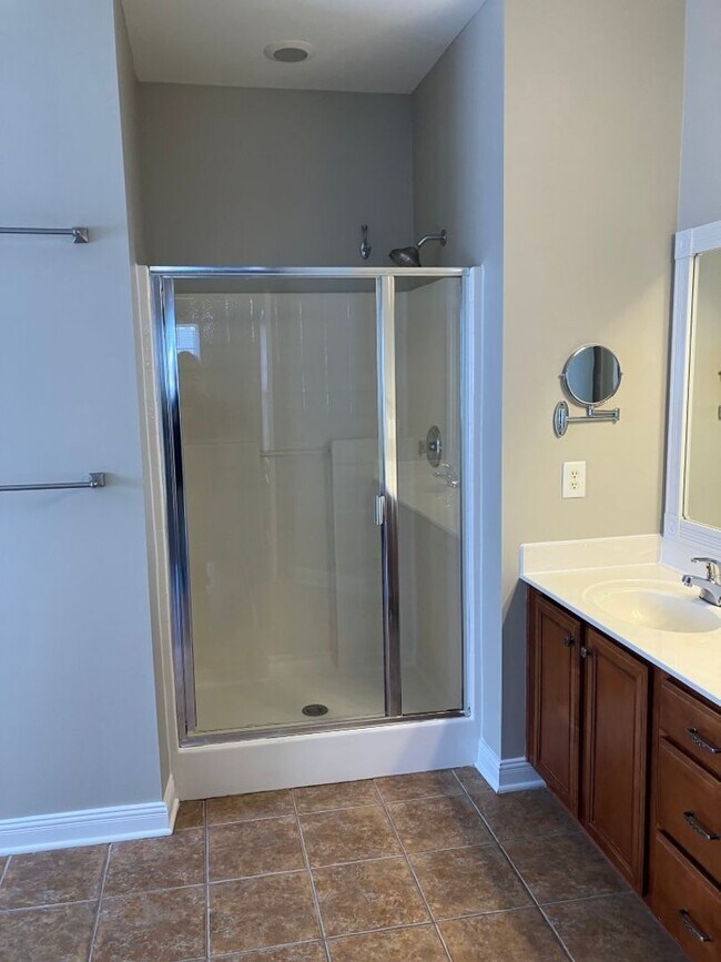 Building Photo - Spacious home in Brentwood