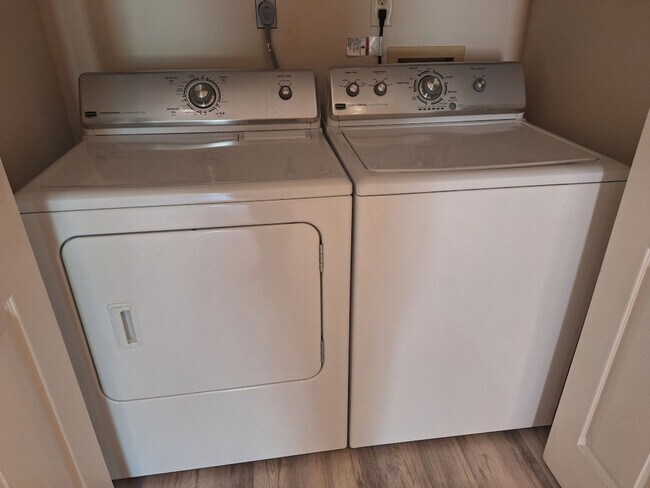 Building Photo - One level living in NorthWest Knoxville